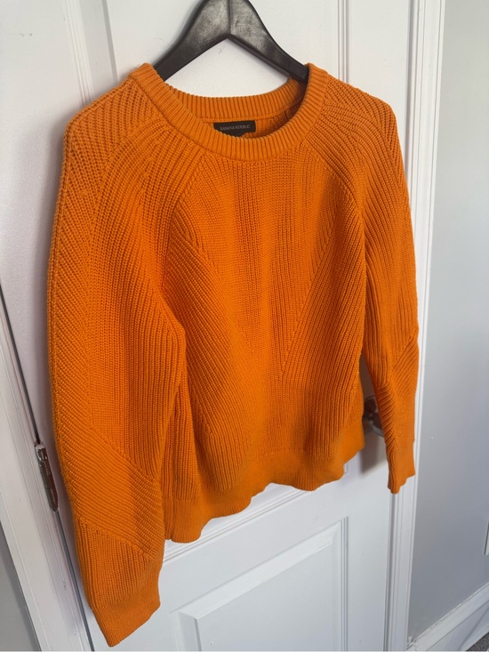 Banana Republic Sweaters - Banana Republic Golden Textured Crewneck Sweater